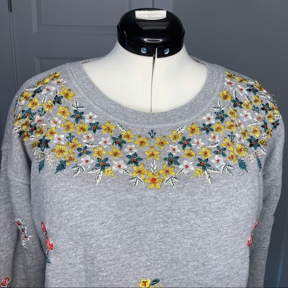 Lucky Brand Gray Cropped Embroidered Floral Design Sweatshirt Women's Size Med - Picture 4 of 5